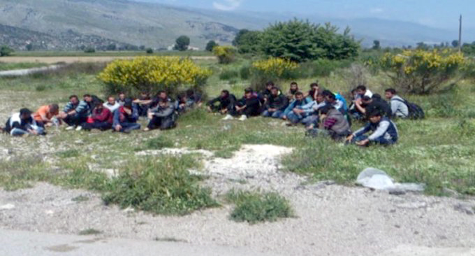 “Çahet” kufiri me Greqinë, mbërrijnë refugjatët e parë sirianë në Shqipëri