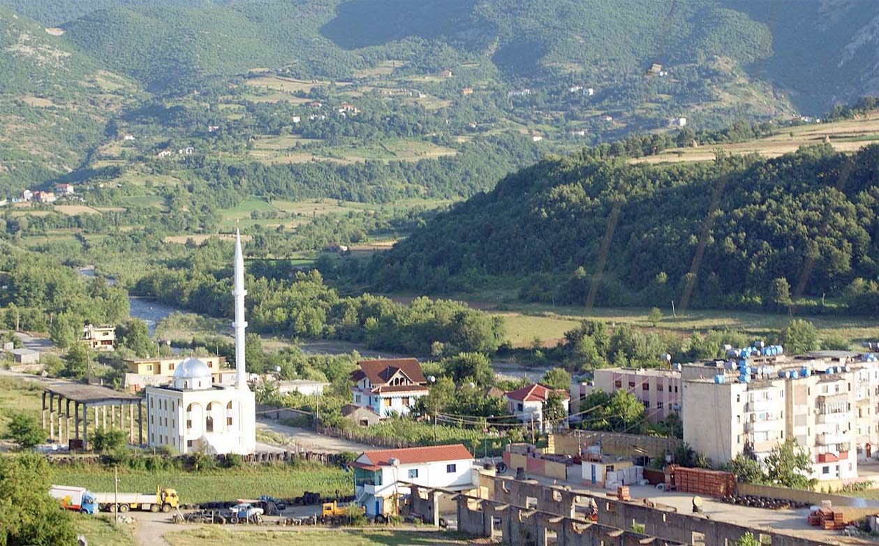 Klos, shefi i krimeve sulmon kandidatin e PD-së, dhunon dhe shoqëruesit e tij