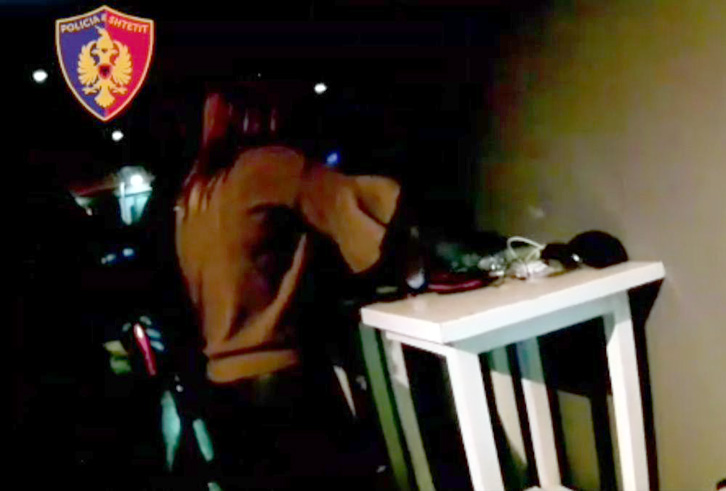 VIDEO & EMRAT/ Policia kontrollon për drogë, “peshkon” një prostitutë 16-vjeçare