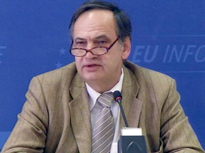 Flenckeinstein: Integrimi në BE meritë, jo këmbim nderesh ndaj Merkel dhe Hollande