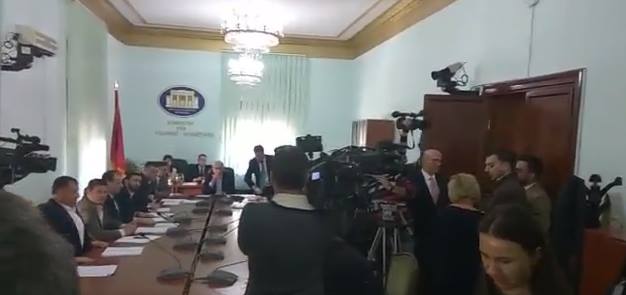 VIDEO/ Tahiri injoron komisionin, shpërthen Noka: Ministri karagjoz, Braho të dhjefsha mu në kryetar që je