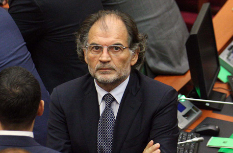 Mandati i Kokëdhimës, Kushtetuesja rrëzon Kuvendin