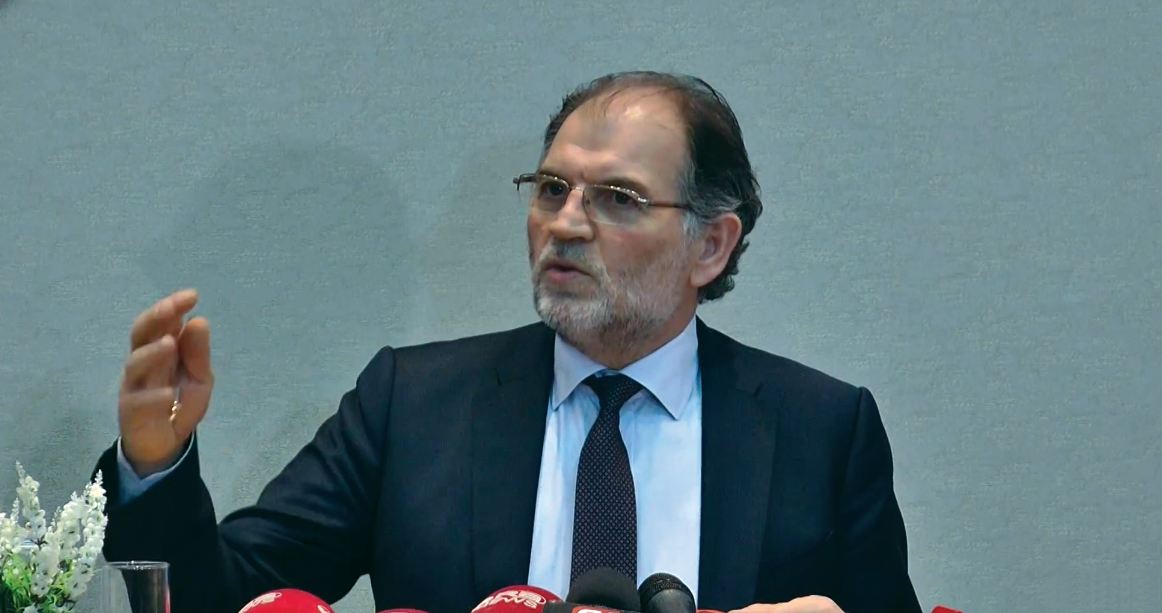 Kokëdhima për Ambasadorin Lu; Nëpërkëmbi etikën diplomatike