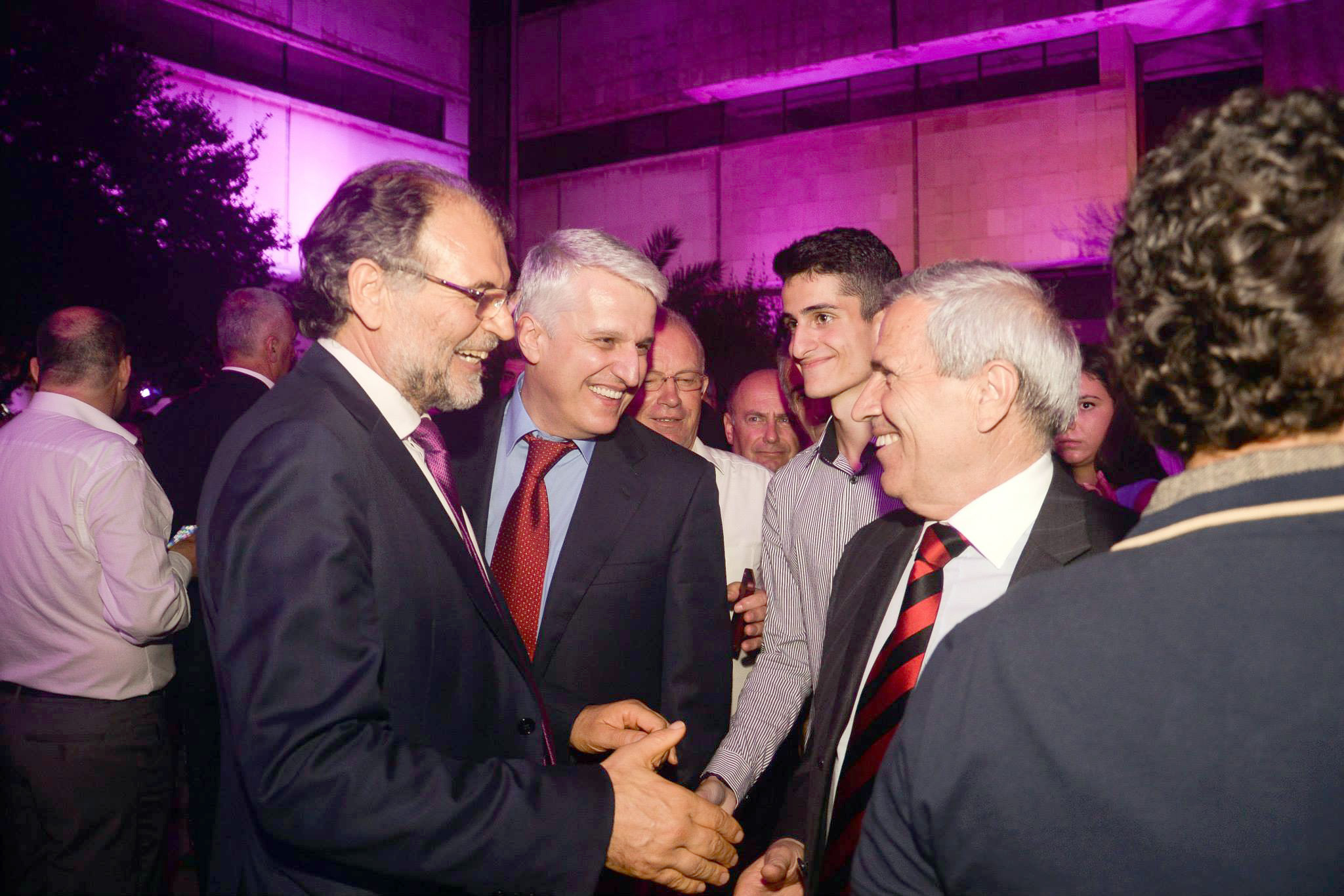 Sjellja e Dokles e Kokëdhimës ndaj Blushit, “qetësi para furtunës”