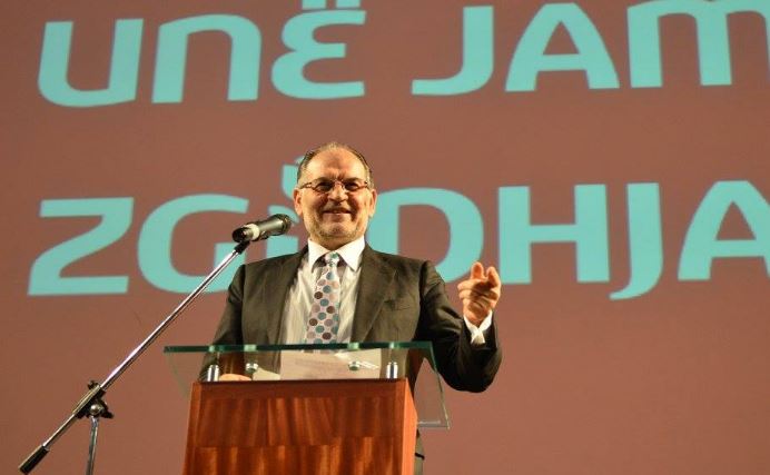 Rama tallet me Kokëdhimën dhe Blushin