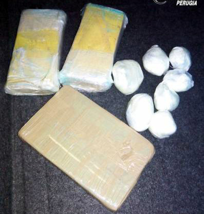 Itali, arrestohet nëna shqiptare, shëtiste me djalin, bënte edhe korrierin e kokainës