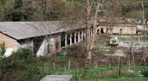 TIRANË/Policia kërkon gjithë natë pengun e gjakosur në Uzinën e Autotraktorëve