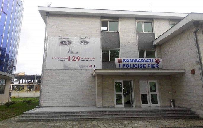 LAJMI I FUNDIT/Fier, gruaja hidhet nga kati i katert, dyshimet edhe te burri