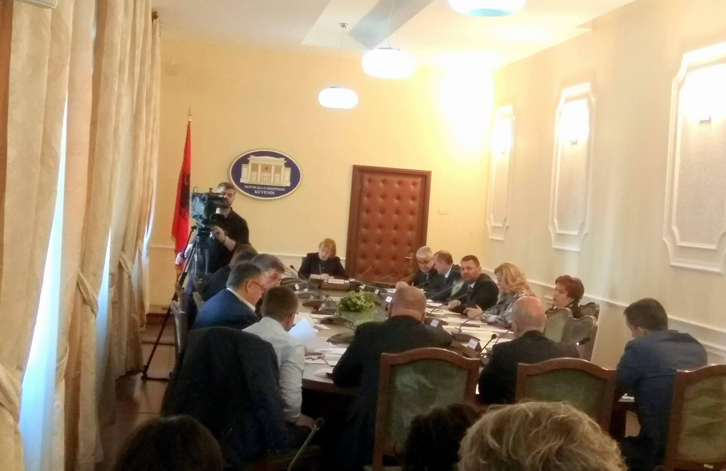 BATUTAT/ Sherr te Ligjet, socialistët sulmojnë ministrinë e LSI, grinden dhe me njëri-tjetrin