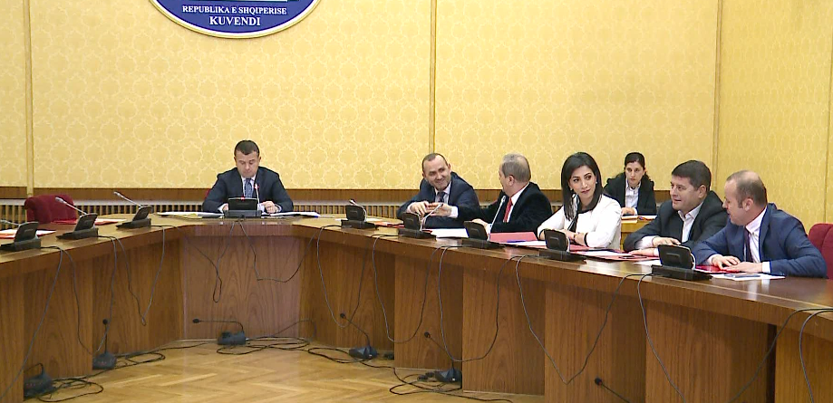 TENSION/Ish-Kryeministri Berisha në Komisionin Parlamentar për CEZ, Balla në konflikt interesi gjatë dëshmisë