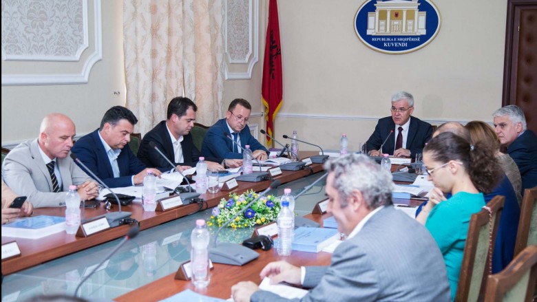 Kjo është arsyeja se pse po ndodh bllokimi