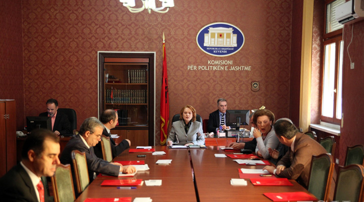 PROJEKTBUXHETI 2016/ Blushi Financave: Të papërgjegjshëm, po shpenzoni paratë për luksokraci