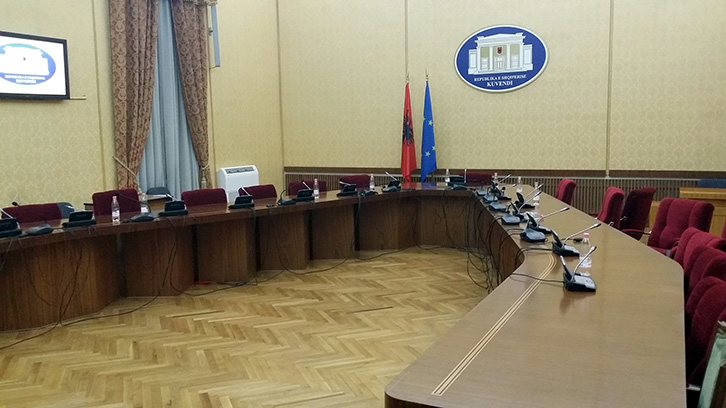 Ngacmohet nga fotografia, deputetja e PD-së e ka një përqasje