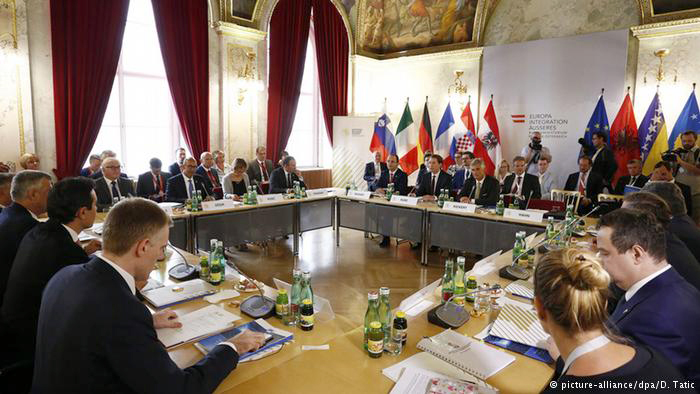 ANALIZA/ Konferenca e Parisit, Ballkanit i bëhen premtime të dyshimta