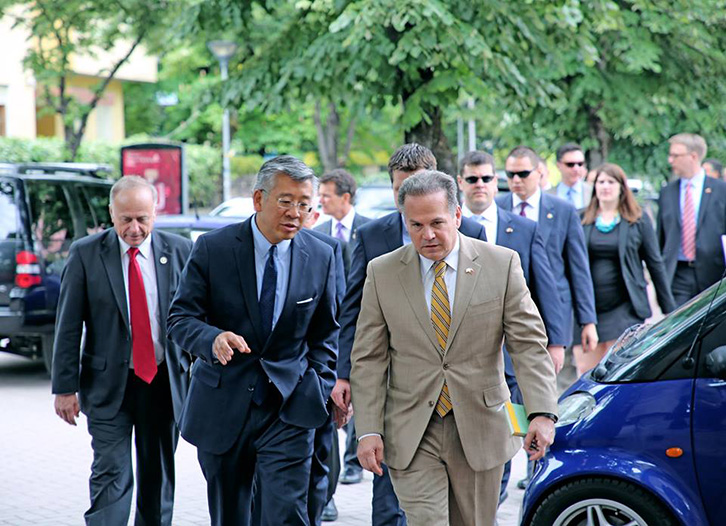 Zbardhen mesazhet e kongresmenëve amerikanë që vizituan Shqipërinë