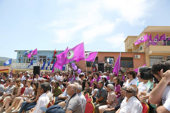 FOTO LAJM/ Edi Ramën e presin në Konispol me flamujt e PD-së