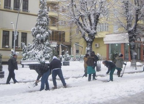 MOTI/Borë në Korcë, ftohtë në Tiranë