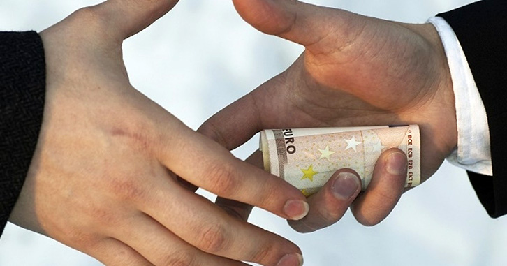 EMRI/ Tiranë, prangoset juristi, tentoi të korruptonte gjyqtaren