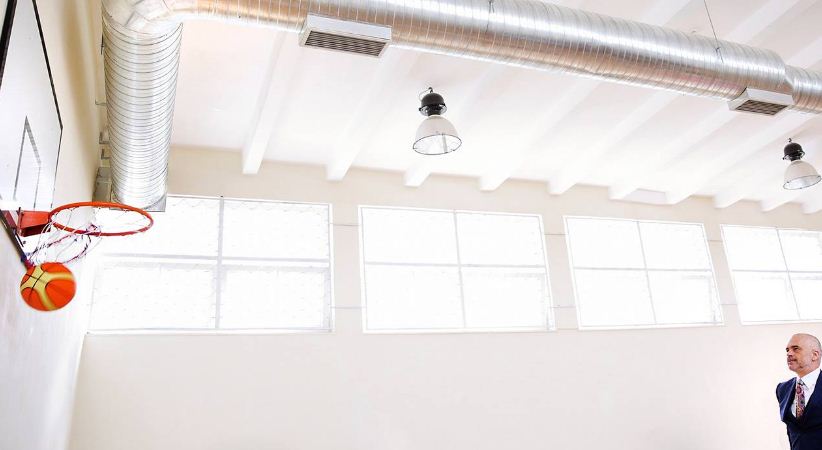 Kryeministri Rama zihet me komentuesit: Ke pirë që me mëngjes