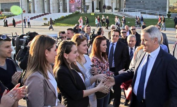 Kandidati Halim Kosova bashkëbisedon me studentët‏, shqetësim reforma në arsimin e lartë