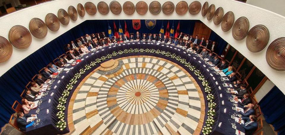 Dy qeveritë në Prishtinë, 9 marrëveshje të reja, kufiri i Kosoves vjen ne Durres