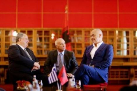 Kotzias-Ramës: Çliroje mendjen nga burgu ku e ke futur