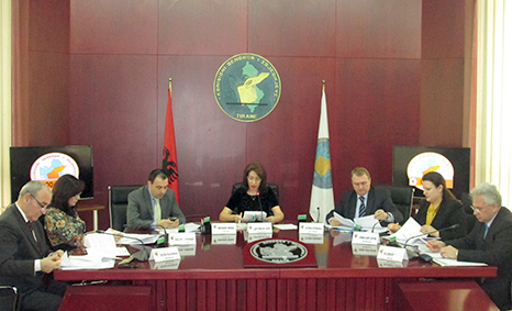 KQZ shtyn vendimin për listat e zgjedhësve në Vorë, nuk mjafton verifikimi i LSI-së