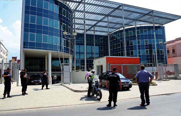 Prokuroria kërkon “burg për jetë” për bashkëpunëtorin në një gjakmarrje, por ende i paidentifikuar autori