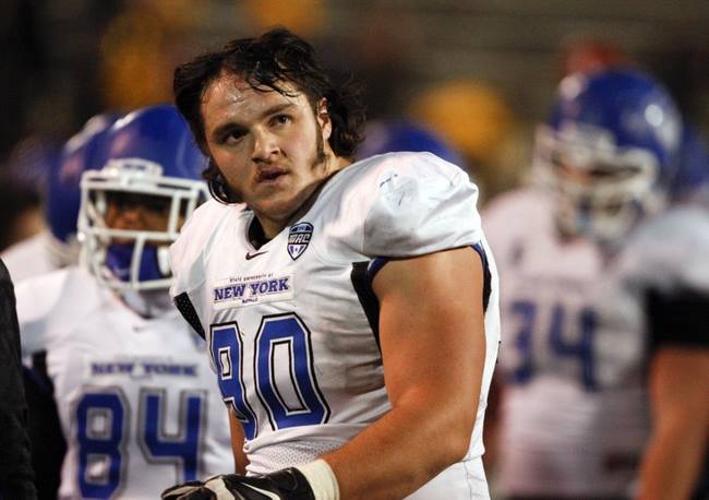 E njihni Kristjan Sokolin, Shqiptaro-Amerikani i parë që luan në ligën e futbollit amerikan (NFL)?