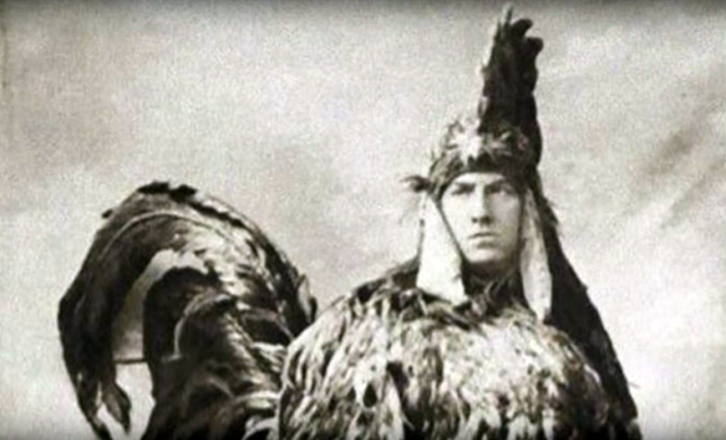 VIDEO/ Rusi injektoi spermën në një vezë pule, shihni çfarë krijese doli