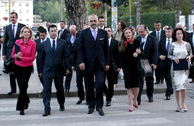 Rama mbledh ministrat deputetët në Durrës, a do të japë dorëheqjen…?!