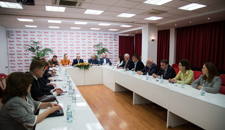 “Pa i dalë pija” nga darka me Ramën, Meta mbledh kryesinë e LSI-së