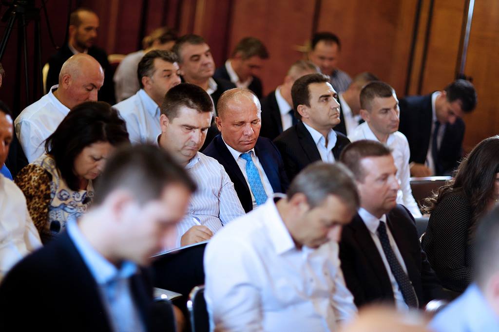 Qeveria u shton mandatet kryetarëve të bashkive