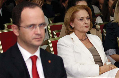 Arta Dade ironizon ministrin e Jashtëm Ditmir Bushati