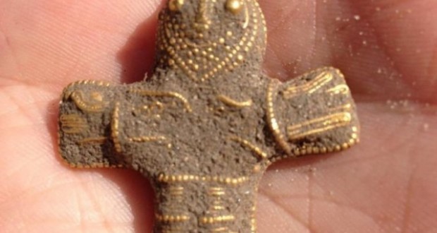 FOTO/ Ky kryq i gjetur rastësisht mund të ndryshojë historinë