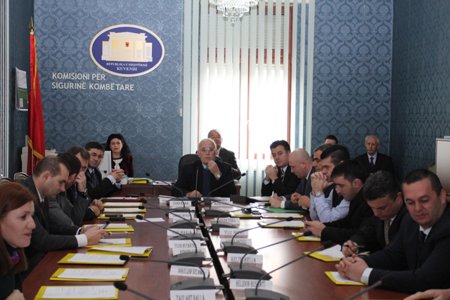 “Dosjet”, Doda-Braho-Subashi përplasen për fshatin dhe komunistët në Komisionin e Sigurisë