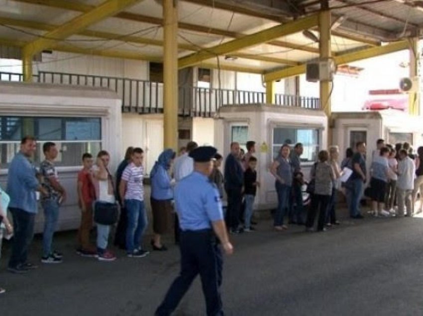 Trafikantë e një polic kufiri  bashkë në kalim të paligjshëm personash , në këmbim të parave