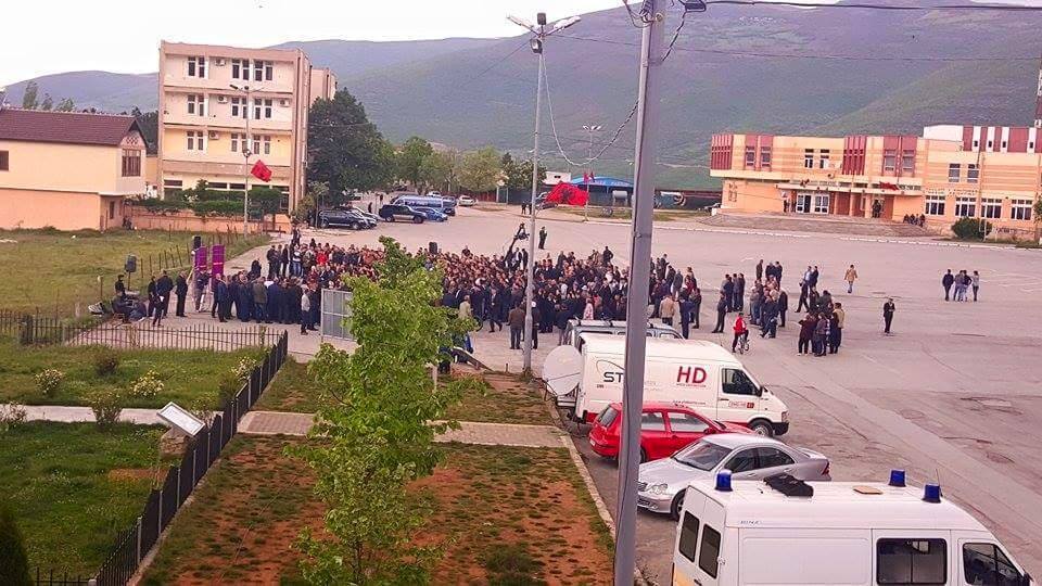 FOTO GALERI/ “Kukësi braktis Ramën dhe skeçin e tij bajat, më shumë gardistë e policë në miting sesa qytetarë”