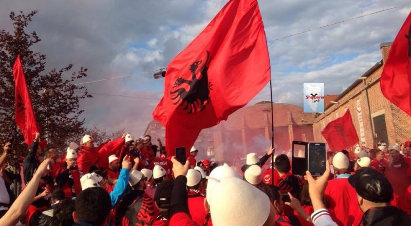 FOTO/ Ndeshja Shqipëri-Danimarkë, atmosferë e ndezur kuq e zi në Kopenhagen