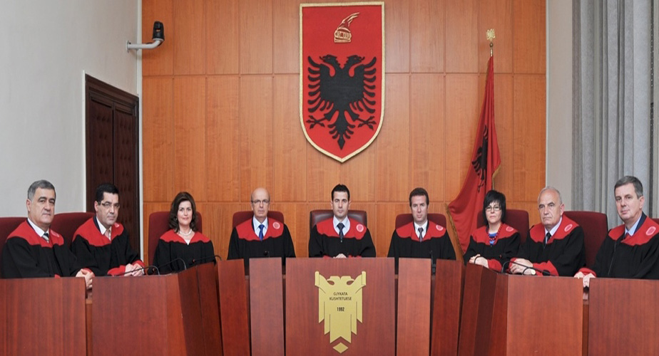 Ish-agjenti i SHIK padit anëtarët e Gjykatës Kushtetuese