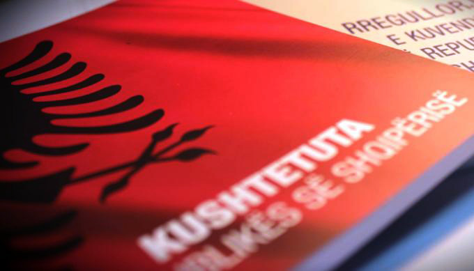 Miratohen ndryshimet Kushtetuese, Presidenti jep pëlqimin, ligji hyn menjëherë në fuqi