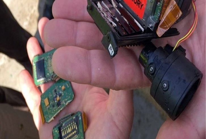 Për të fshehur krimin, Mimi dhe gjeneral Trafiku thyen kutinë e zezë