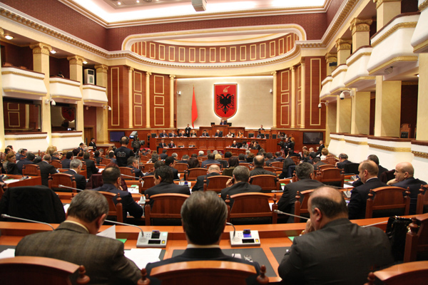 Miratohet me konsensus, “Dekrimializimi” bëhet ligj