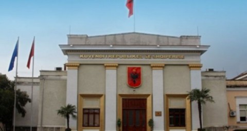 Ndalohet një person te Parlamenti, kërkonte Berishën