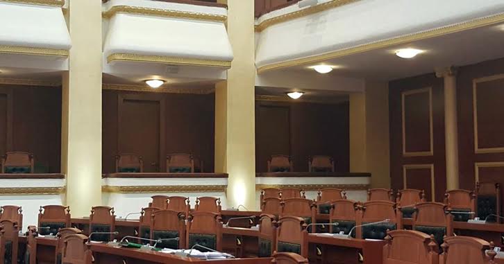 FOTO LAJM/ Mazhoranca braktis kuvendin, në foltore flasin vetëm deputetët e opozitës