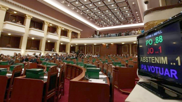 Përjashtimi i Berishës, deputetët e PD-së bojkotojnë 10 ditë Parlamentin