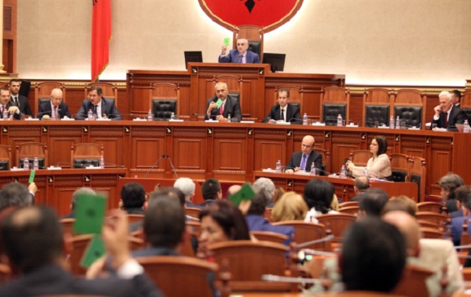 Shoqatat e Gazetarëve i drejtohen Kuvendit: Mos votoni nenin kundër lirisë së mediave