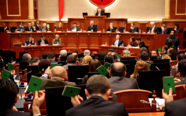 Mazhoranca rrëzon  dy kandidaturat e Presidentit për Gjykatën e Lartë