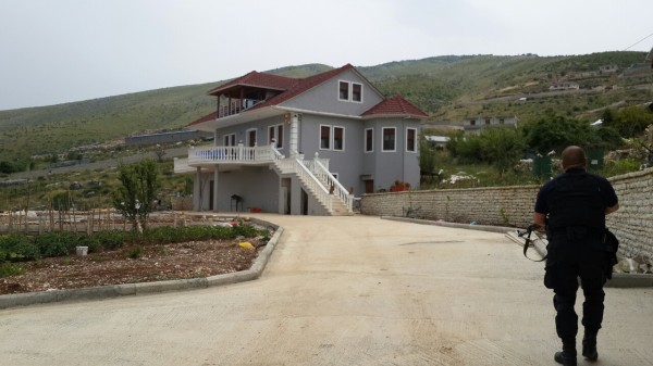 VIDEO/ Ndërhyrja dhe kontrolli i shtëpive të para sot në Lazarat