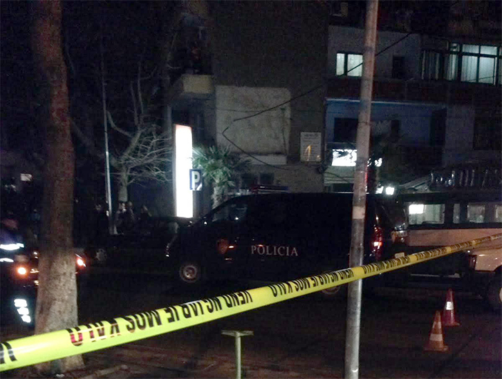 DETAJE & FOTO GALERI/ Plagosja me armë në Laç, zbulohet kush ishte shënjestra